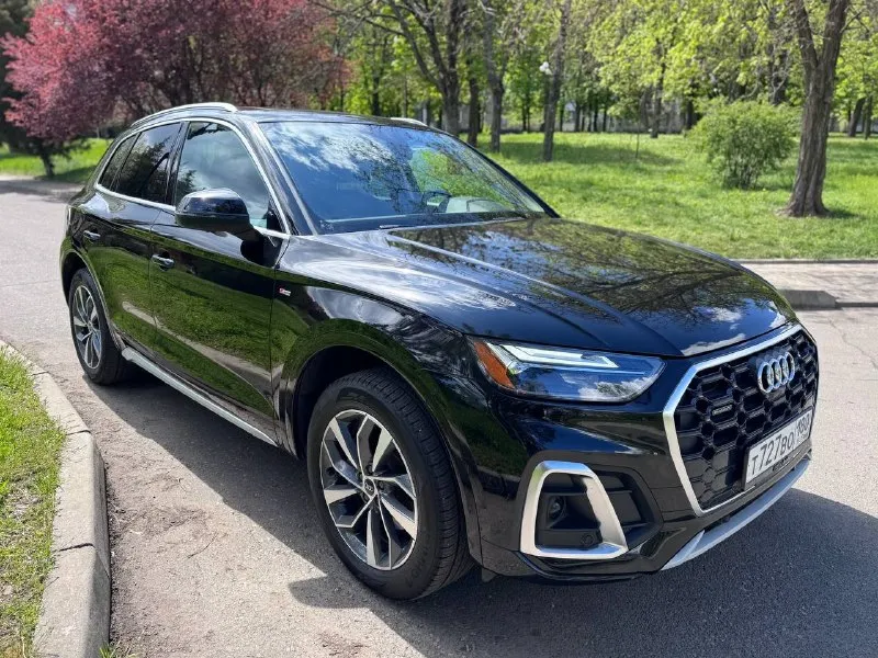 Audi q5 конец 2022 года 2.0 бензин 263 л. с. полный привод пробег 37 т км, по кузову вся целая s-line, диски р19, 2 компл резины, цифровая приборная панель, панорама, дистроник, удержание полосы, активный круиз-контроль, адаптивный свет, carplay, слепые зоны, бесключевой доступ, 3-х зонный климат и т. д. авто обслужено, заменены антифриз/все масла/ фильтры. руссифицирован, профессиональная полировка кузова с керамикой. я хозяин, продаю по доверенности, условия переоформления обсуждаются. цена 4,5 млн рублей и небольшой торг +79493145500 📞 звоните: +7(949)3145500 - фотография - 2