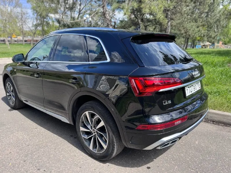 Audi q5 конец 2022 года 2.0 бензин 263 л. с. полный привод пробег 37 т км, по кузову вся целая s-line, диски р19, 2 компл резины, цифровая приборная панель, панорама, дистроник, удержание полосы, активный круиз-контроль, адаптивный свет, carplay, слепые зоны, бесключевой доступ, 3-х зонный климат и т. д. авто обслужено, заменены антифриз/все масла/ фильтры. руссифицирован, профессиональная полировка кузова с керамикой. я хозяин, продаю по доверенности, условия переоформления обсуждаются. цена 4,5 млн рублей и небольшой торг +79493145500 📞 звоните: +7(949)3145500 - фотография - 4