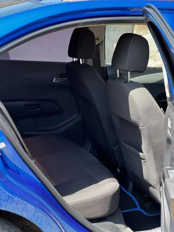 Лучшее предложение в городе! chevrolet aveo t 300,с 100% оригинальным пробегом 196000,коробка автомат. покупался как первый авто в семье в июне 2025. сразу после покупки сделал полное то, поменял передние тормозные диски, колодки, обслужил суппорта, заменил все фильтра и масло в двигателе, масло в гур. куплен новый аккумулятор, обслужен и заправлен кондиционер- морозит отлично, перебран генератор, новая катушка зажигания, свечи поменял 500км назад. грм и масло в коробке заменены, есть заказ-наряд автомат работает идеально, без пинков и рывков двигатель не дымит и масло не ест ходовая в отличном состоянии кузов ровный и красивый, имеет возрастные коцки, без ржавчины и прочего автомобиль в отличном состоянии, вложений не требуется !!! максимальная комплектация, я 3-й владелец, вписан в птс, 2 ключа на руках ! резина свежая зима и лето отдаю с машиной нахожусь в г. донецк, показываю по договоренности ( дружба, мотель и т. д.) +79496648195 620 000р всем добра - фотография - 8