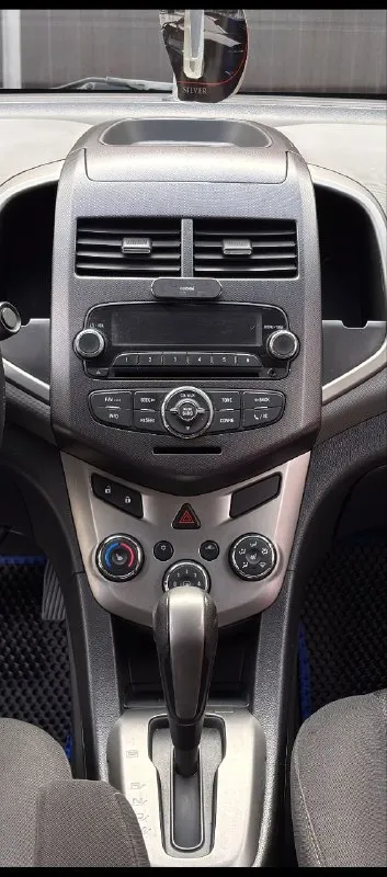 Лучшее предложение в городе! chevrolet aveo t 300,с 100% оригинальным пробегом 196000,коробка автомат. покупался как первый авто в семье в июне 2025. сразу после покупки сделал полное то, поменял передние тормозные диски, колодки, обслужил суппорта, заменил все фильтра и масло в двигателе, масло в гур. куплен новый аккумулятор, обслужен и заправлен кондиционер- морозит отлично, перебран генератор, новая катушка зажигания, свечи поменял 500км назад. грм и масло в коробке заменены, есть заказ-наряд автомат работает идеально, без пинков и рывков двигатель не дымит и масло не ест ходовая в отличном состоянии кузов ровный и красивый, имеет возрастные коцки, без ржавчины и прочего автомобиль в отличном состоянии, вложений не требуется !!! максимальная комплектация, я 3-й владелец, вписан в птс, 2 ключа на руках ! резина свежая зима и лето отдаю с машиной нахожусь в г. донецк, показываю по договоренности ( дружба, мотель и т. д.) +79496648195 620 000р всем добра - фотография - 9