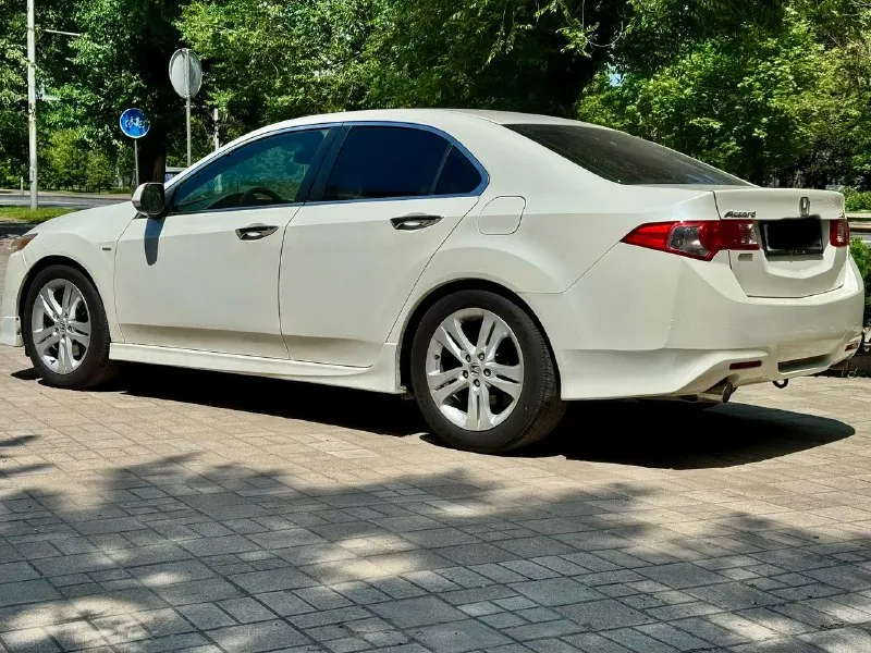 Honda accord types 8 рест 2009 год очень красивый цвет. 2.4 мотор. кожаный салон автомобиль дарит не забываемые эмоции ! проведено то из последнего : новая резина r18 лето ! замена масла оригинал в двс замена задних тормозных дисков замена зад колодки замена жидкости тормозной заменен был термостат новая лямбда пробег автомобиля 164.000км я один хозяин. 1 300 000 руб. за машину не стыдно ! город донецк звоните по номеру : +7949 537 04 17 - фотография - 5