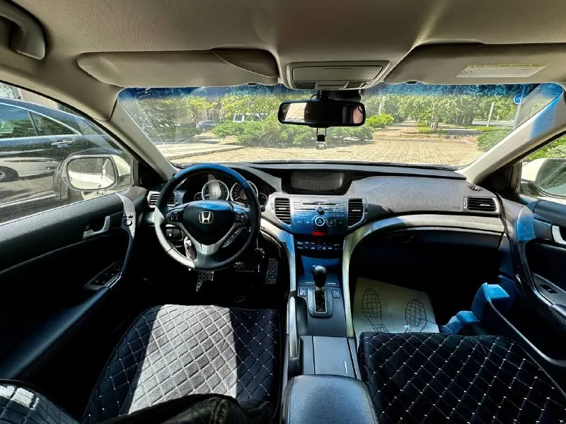 Honda accord types 8 рест 2009 год очень красивый цвет. 2.4 мотор. кожаный салон автомобиль дарит не забываемые эмоции ! проведено то из последнего : новая резина r18 лето ! замена масла оригинал в двс замена задних тормозных дисков замена зад колодки замена жидкости тормозной заменен был термостат новая лямбда пробег автомобиля 164.000км я один хозяин. 1 300 000 руб. за машину не стыдно ! город донецк звоните по номеру : +7949 537 04 17 - фотография - 8