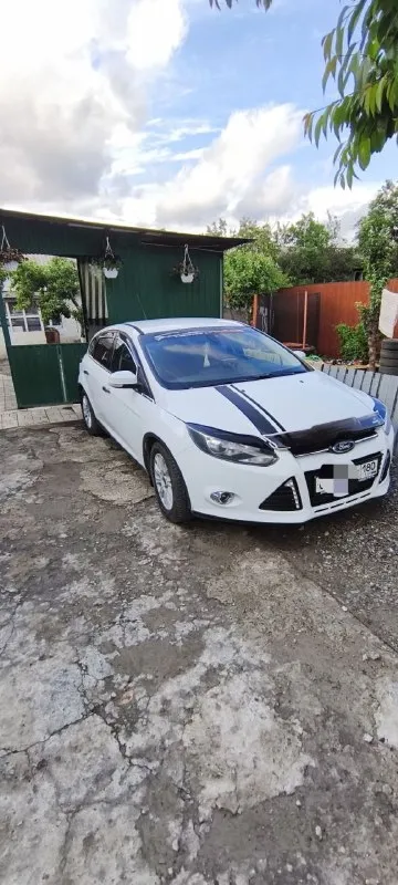 Продам ford focus 3, 2012г в отличном состоянии. двигатель 2.0 150л. с, автомат пробег 184000км отличное состояние, владелец по птс машина обслуживается исключительно на сто, все расходники менялись всегда заранее, не каких вложений не требуется. сигнализация с автозапуском, подогрев стёкол и сидений, резина стоит лето новая, зима проехала 2т км, новая. цена 950т осмотр в донецке+7 949 4772825 - фотография - 1