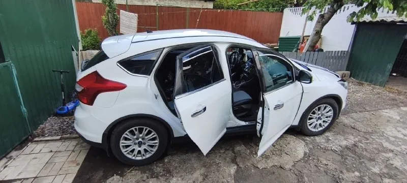 Продам ford focus 3, 2012г в отличном состоянии. двигатель 2.0 150л. с, автомат пробег 184000км отличное состояние, владелец по птс машина обслуживается исключительно на сто, все расходники менялись всегда заранее, не каких вложений не требуется. сигнализация с автозапуском, подогрев стёкол и сидений, резина стоит лето новая, зима проехала 2т км, новая. цена 950т осмотр в донецке+7 949 4772825 - фотография - 5
