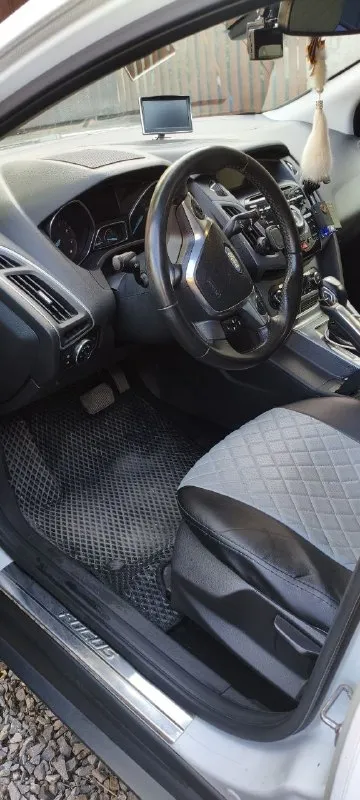 Продам ford focus 3, 2012г в отличном состоянии. двигатель 2.0 150л. с, автомат пробег 184000км отличное состояние, владелец по птс машина обслуживается исключительно на сто, все расходники менялись всегда заранее, не каких вложений не требуется. сигнализация с автозапуском, подогрев стёкол и сидений, резина стоит лето новая, зима проехала 2т км, новая. цена 950т осмотр в донецке+7 949 4772825 - фотография - 9