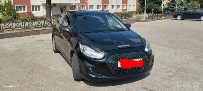 Hyundai solaris 2012г 1,6 механика 186т км. авто в отличном состоянии. 4стеклоподъёмника, электро зеркала, обогрев зеркал, сидений и лобового стекла. технически состояние хорошее без нюансов. полностью обслужен, новый грм, рабочий кондиционер. прозрачная история, зелёная автотека, в заводском окрасе без дтп, сигнализация, магнитола, камера заднего вида. автомобиль полностью обслужен. сел и поехал. я хозяин. переоформление в любом виде. 780000 руб. торг. автомобиль находится в донецке. +79493409187 алексей 📞 звоните: +7(949)3409187 - фотография - 1