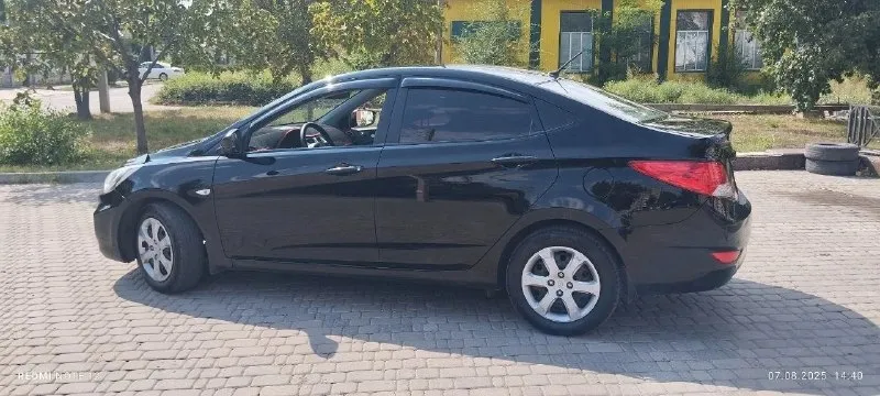 Hyundai solaris 2012г 1,6 механика 186т км. авто в отличном состоянии. 4стеклоподъёмника, электро зеркала, обогрев зеркал, сидений и лобового стекла. технически состояние хорошее без нюансов. полностью обслужен, новый грм, рабочий кондиционер. прозрачная история, зелёная автотека, в заводском окрасе без дтп, сигнализация, магнитола, камера заднего вида. автомобиль полностью обслужен. сел и поехал. я хозяин. переоформление в любом виде. 780000 руб. торг. автомобиль находится в донецке. +79493409187 алексей 📞 звоните: +7(949)3409187 - фотография - 5