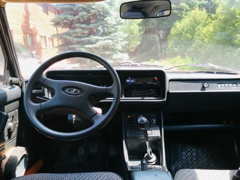 Всем доброго времени суток продаю свою ваз 2107. год 2008 1 хозяин автомобиль в отличном состояние без вложений сел и поехал двигатель инжектор работает тихо не троит не дымит масло не расходует. коробочка 5 ступка. включает без хрустов и вылетов. ходовая часть мячик не стучит не гремит мост не воет по кузову без гнили и дыр ! дно пороги все целое дно не варилось её родное как должно и быть стаканы лонжероны всё на месте автомобиль без дтп все заводские швы точки на месте ! салон чистый опрятный не прокуренный. резина r13 лето все остальные вопросы. по телефону цена авто 175к торг у капота интересует обмен связь со мной +7 (949) 6796004 звоните 📞 звоните: +7(949)6796004 - фотография - 4
