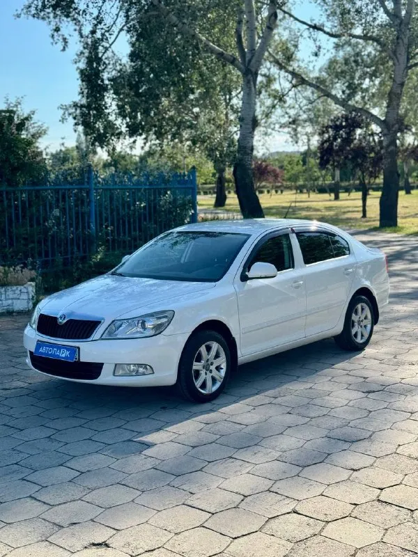 🇨🇿 skoda octavia a5 💰цена: 900 000р 🏢город: мариуполь 📅год выпуска: 2010 🧾пробег: 211 559км. ⚙️двигатель: 1.6 ⛽топливо: бензин ⚙️кпп: автомат 📞 телефон: +7-949-551-91-52 +7-949-727-41-51 +7-989-263-55-56 💾 описание: продам легенду донба. .. кузов лифтбек ✅ ни намёка на коррозию ✅ отличное состояние как внешне, так и технически ✅ отличная комплектация: двух зонный климат-контроль, кожаный руль, линзы, подогрев передних сидений, электро-зеркала с подогревом, все электро стёкла, abs, airbag, бортовой компьютер, гидроусилитель руля, регулировка сидений водителя и пассажира по высоте, красивые литые диски audi, android магнитола с камерой заднего вида улица шевченко 2️⃣6️⃣9️⃣ ➕автомобиль с пройденным техническим осмотром и готов к переоформлению. 🏦 возможна продажа в кредит по двум документам. - фотография - 1