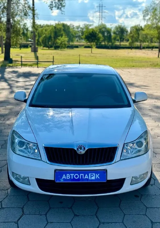 🇨🇿 skoda octavia a5 💰цена: 900 000р 🏢город: мариуполь 📅год выпуска: 2010 🧾пробег: 211 559км. ⚙️двигатель: 1.6 ⛽топливо: бензин ⚙️кпп: автомат 📞 телефон: +7-949-551-91-52 +7-949-727-41-51 +7-989-263-55-56 💾 описание: продам легенду донба. .. кузов лифтбек ✅ ни намёка на коррозию ✅ отличное состояние как внешне, так и технически ✅ отличная комплектация: двух зонный климат-контроль, кожаный руль, линзы, подогрев передних сидений, электро-зеркала с подогревом, все электро стёкла, abs, airbag, бортовой компьютер, гидроусилитель руля, регулировка сидений водителя и пассажира по высоте, красивые литые диски audi, android магнитола с камерой заднего вида улица шевченко 2️⃣6️⃣9️⃣ ➕автомобиль с пройденным техническим осмотром и готов к переоформлению. 🏦 возможна продажа в кредит по двум документам. - фотография - 2