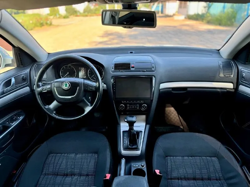 🇨🇿 skoda octavia a5 💰цена: 900 000р 🏢город: мариуполь 📅год выпуска: 2010 🧾пробег: 211 559км. ⚙️двигатель: 1.6 ⛽топливо: бензин ⚙️кпп: автомат 📞 телефон: +7-949-551-91-52 +7-949-727-41-51 +7-989-263-55-56 💾 описание: продам легенду донба. .. кузов лифтбек ✅ ни намёка на коррозию ✅ отличное состояние как внешне, так и технически ✅ отличная комплектация: двух зонный климат-контроль, кожаный руль, линзы, подогрев передних сидений, электро-зеркала с подогревом, все электро стёкла, abs, airbag, бортовой компьютер, гидроусилитель руля, регулировка сидений водителя и пассажира по высоте, красивые литые диски audi, android магнитола с камерой заднего вида улица шевченко 2️⃣6️⃣9️⃣ ➕автомобиль с пройденным техническим осмотром и готов к переоформлению. 🏦 возможна продажа в кредит по двум документам. - фотография - 8