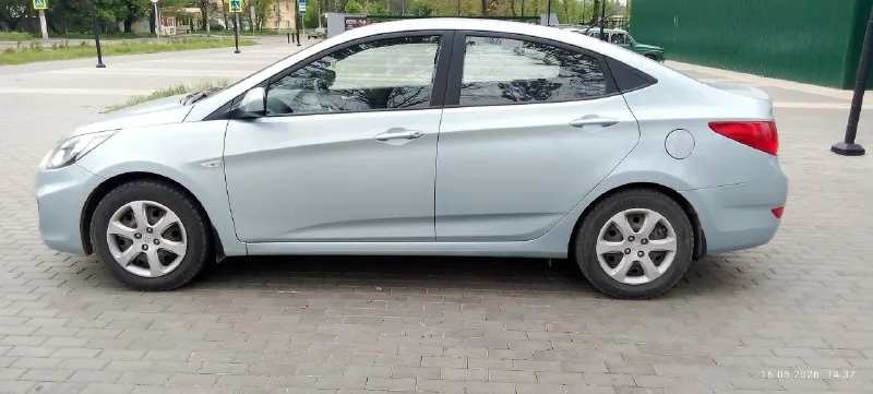 Автомобиль: hyundai accent год выпуска: 2012 пробег: 34000 км. объём: 1.4 мт бензин цена: 925 тыс. ₽ телефон: +79493819404 двигатель цепной, экономичный. кпп механика, подвеска работает на 5+ комплектация: - гур - абс - эсп передние - кондиционер - регулировка фар - бортовой компьютер - подогрев заднего стекла автомобиль в донецке. 📞 звоните: +7(949)3819404 - фотография - 2