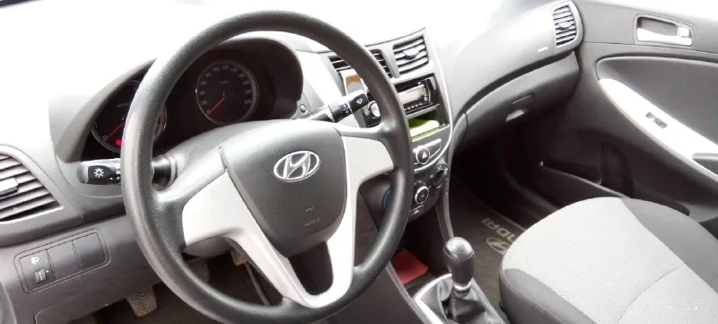Автомобиль: hyundai accent год выпуска: 2012 пробег: 34000 км. объём: 1.4 мт бензин цена: 925 тыс. ₽ телефон: +79493819404 двигатель цепной, экономичный. кпп механика, подвеска работает на 5+ комплектация: - гур - абс - эсп передние - кондиционер - регулировка фар - бортовой компьютер - подогрев заднего стекла автомобиль в донецке. 📞 звоните: +7(949)3819404 - фотография - 8