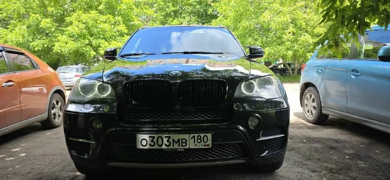 Продам bmw х5 е70 3.0 бензин на 306 л. с 2011г рестайлинг комплектация:чёрный салон, электро зеркала, электро багажник, электро руль, подогрев руля и все сиденья, панорама, проекция на лобовое салон ухоженный два комплекта резины зима, лето два ключа любые проверки на сто за ваш счёт приветствуются кто приедет смотреть авто будет сам удивлён машина в очень хорошем состоянии цена 2🍋 торг будет возле капота. номер для связи +79497548410 на этом номере и телеграмм. +7 989 725-87-92 макс донецк, макеевка 📞 звоните: +7(949)7548410 - фотография - 1