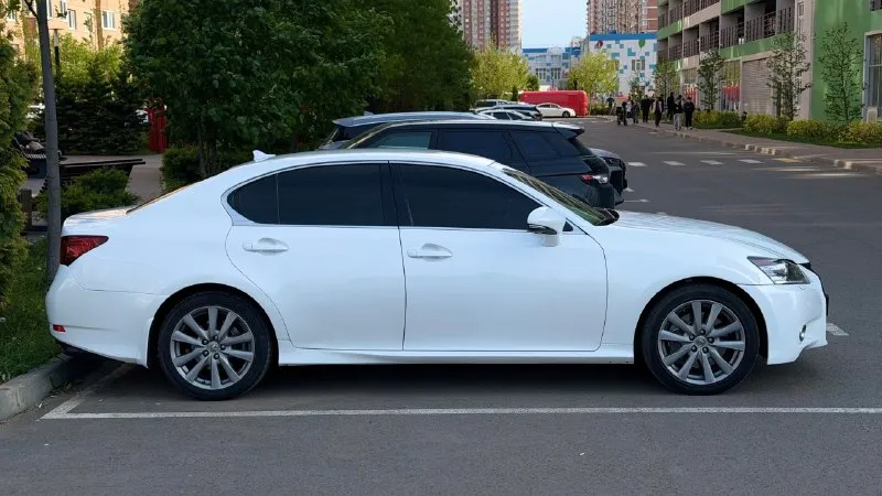 Lexus gs 350 • awd 3.5 бензин • акпп год: 2014 пробег: 175 000 км родной не крученный, любые проверки ✅надёжный, комфортный и динамичный lexus gs 350 на полном приводе в отличном техническом и визуальном состоянии. родной пробег, полностью обслуженный и ухоженный экземпляр! ✅преимущества: • все стекла включая лобовое — заводские! • два ключа • двигатель и коробка работают идеально: — коробка переключает мягко — масло не расходует • подвеска мягкая и собранная — без стуков и скрипов • родной салон в отличном состоянии — ничего не перешивалось и не красилось • автомобиль после полного то • два комплекта колес ✅хорошая комплектация: • электропривод сидений, память сидений, подкачки, вентиляция и подогрев • электропривод и подогрев руля • подрулевые лепестки • парктроники по кругу + камера заднего вида • широкий мультимедийный дисплей • контурная подсветка салона • круиз-контроль, разные режимы езды • датчики света и дождя 📌 собственник! 💰цена: 2.070.000₽ ☎️ +79064307686 макеевка - фотография - 4