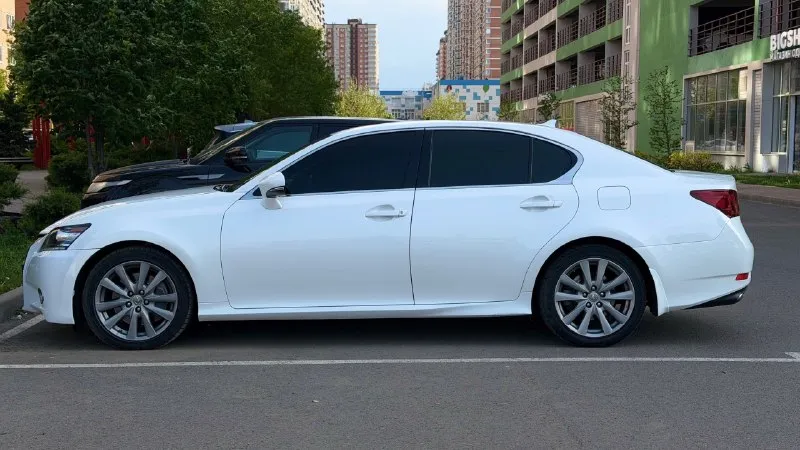 Lexus gs 350 • awd 3.5 бензин • акпп год: 2014 пробег: 175 000 км родной не крученный, любые проверки ✅надёжный, комфортный и динамичный lexus gs 350 на полном приводе в отличном техническом и визуальном состоянии. родной пробег, полностью обслуженный и ухоженный экземпляр! ✅преимущества: • все стекла включая лобовое — заводские! • два ключа • двигатель и коробка работают идеально: — коробка переключает мягко — масло не расходует • подвеска мягкая и собранная — без стуков и скрипов • родной салон в отличном состоянии — ничего не перешивалось и не красилось • автомобиль после полного то • два комплекта колес ✅хорошая комплектация: • электропривод сидений, память сидений, подкачки, вентиляция и подогрев • электропривод и подогрев руля • подрулевые лепестки • парктроники по кругу + камера заднего вида • широкий мультимедийный дисплей • контурная подсветка салона • круиз-контроль, разные режимы езды • датчики света и дождя 📌 собственник! 💰цена: 2.070.000₽ ☎️ +79064307686 макеевка - фотография - 5