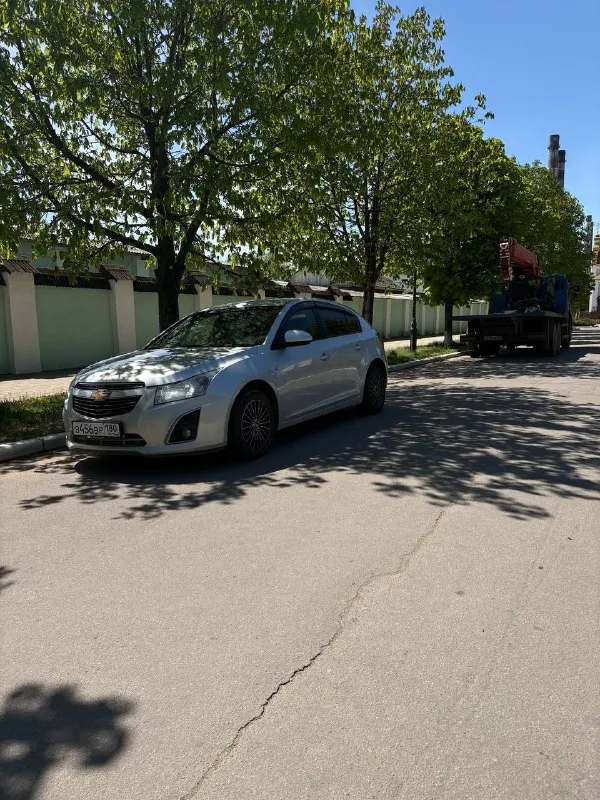 Продам chevrolet cruze 2013г.
Двигатель : 1.8 бензин
Коробка : акпп
Автомобиль ежедневно эксплуатируется, все то вовремя, поменяно : 2 подушки двигателя, новый аккумулятор, на 220.000 поменян комплект грм, сальник коленвала. Так же сальник распредвала, обслужен генератор, радиатор и патрубки, прокладка клапанной крышки. Все подтверждающие документы есть.
Пробег реальный : 249.000 км.
По комплектации : 4 эл. Стеклоподъемника, эл. Регулировка зеркал, кондиционер, монитор, мульти-руль. 2 комплекта резины. Камера заднего вида. Bluetooth, aux, esp, abs.
Есть возрастные царапки по кузову, и прилетел скол пошла трещина по лобовому, на это изначально торг.
Неплохие номера в подарок !
Цена : 870.000 хороший торг.
Осмотр : г. Макеевка
Телефон : +79498170777 - фотография - 2