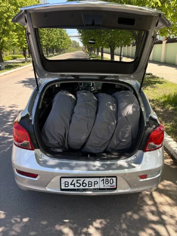 Продам chevrolet cruze 2013г.
Двигатель : 1.8 бензин
Коробка : акпп
Автомобиль ежедневно эксплуатируется, все то вовремя, поменяно : 2 подушки двигателя, новый аккумулятор, на 220.000 поменян комплект грм, сальник коленвала. Так же сальник распредвала, обслужен генератор, радиатор и патрубки, прокладка клапанной крышки. Все подтверждающие документы есть.
Пробег реальный : 249.000 км.
По комплектации : 4 эл. Стеклоподъемника, эл. Регулировка зеркал, кондиционер, монитор, мульти-руль. 2 комплекта резины. Камера заднего вида. Bluetooth, aux, esp, abs.
Есть возрастные царапки по кузову, и прилетел скол пошла трещина по лобовому, на это изначально торг.
Неплохие номера в подарок !
Цена : 870.000 хороший торг.
Осмотр : г. Макеевка
Телефон : +79498170777 - фотография - 7