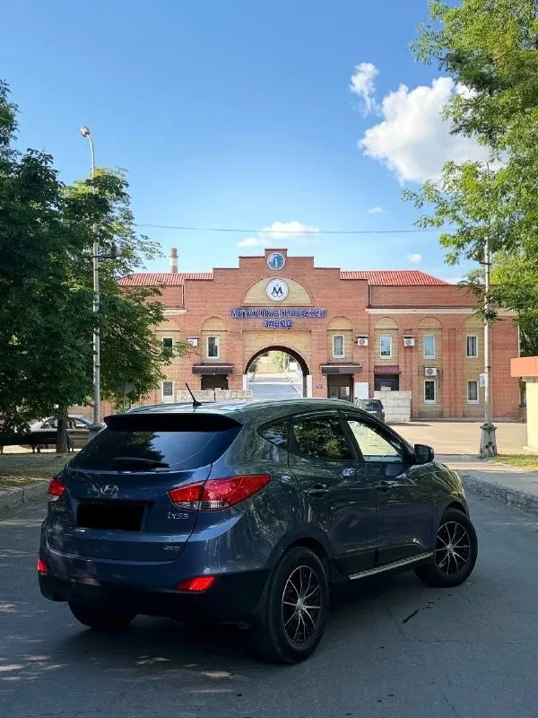 💥 hyundai ix35 2012 год, в родном окрасе! мотор 2.0 в отличном состоянии. надежный автомат, полный привод 🔥 автомобиль ухожен, едет уверенно, все узлы работают без нареканий. салон в очень достойном состоянии. машина без вложений и проблем. 📍осмотр: г. донецк 🔄 возможен обмен 💳 возможна продажа в кредит 💰 цена: 1 060 000 ₽ ☎ +7 949 742-53-98 ☎ +7 949 374-95-82 📞 🇷🇺 звоните: +79497425398 - фотография - 6