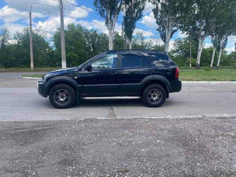 Продам kia sorento 2008 год мотор 2.5 tdi коробка механика, полный привод с раздаткой и понижайкой, на авто все работает, пробег 247 тысяч км, цена 800₽ автомобиль в полной комплектации,2 ключа сигнализация пандора, сервисная книга
﻿﻿Парктроники, камера заднего вида, хороший свет
﻿﻿Климат контроль( рабочий)
﻿﻿Монитор aux/bt/usb/
Музыка pride
﻿Один владелец, гаражное хранение. Авто в отличном обслуженном состоянии ( все и когда делалось могу рассказать и показать )рама читается в отличном состоянии. В таком обслуженном состоянии автомобиль  тяжело найти. Двигатель коробка и ходовая часть без нареканий все работает, салон чистый и ухоженный,2 комплекта хорошей резины r16 документы в порядке, переоформление в мрэо (могу присутствовать )все остальные вопросы по тел +79494936731, торг реальному покупателю - фотография - 2