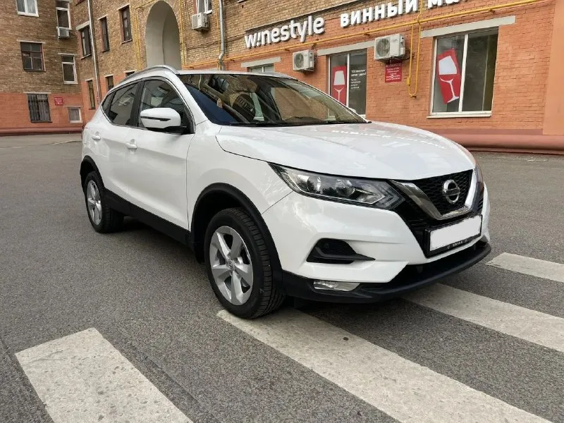 Nissan qashqai 2019г цена 1.600.000 торг 2.0i (147 л. с.) автоматическая привод fwd пробег 83 тыс один хозяин автомобиль куплен и обслуживается у официального дилера☝️ хорошая комплектация ✅полноцветный дисплей ✅салон кожа ✅круиз контроль ✅apple carplay ✅светодиодные фары ✅рейлинги на крыше ✅подогрев руля ✅подогрев сидений ✅2х зонный климат ✅датчики дождя и света ✅колеса r17 ✅электропривод зеркал ✅парктроники, камера заднего вида ✅мультируль ✅hands free, bluetooth ✅ 2 ключа ✅колёса зима и лето🎁 осмотр донецк тел: +79498239926 телеграмм макс +79161999908 📞 звоните: +7(949)8239926 - фотография - 1
