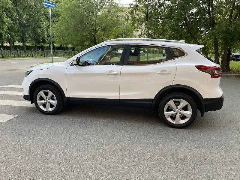 Nissan qashqai 2019г цена 1.600.000 торг 2.0i (147 л. с.) автоматическая привод fwd пробег 83 тыс один хозяин автомобиль куплен и обслуживается у официального дилера☝️ хорошая комплектация ✅полноцветный дисплей ✅салон кожа ✅круиз контроль ✅apple carplay ✅светодиодные фары ✅рейлинги на крыше ✅подогрев руля ✅подогрев сидений ✅2х зонный климат ✅датчики дождя и света ✅колеса r17 ✅электропривод зеркал ✅парктроники, камера заднего вида ✅мультируль ✅hands free, bluetooth ✅ 2 ключа ✅колёса зима и лето🎁 осмотр донецк тел: +79498239926 телеграмм макс +79161999908 📞 звоните: +7(949)8239926 - фотография - 3