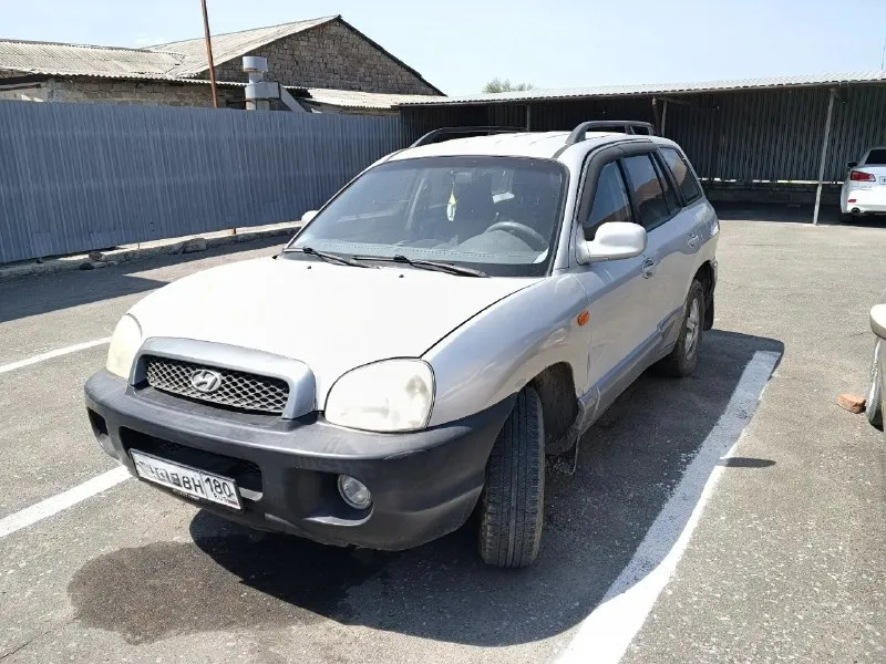Продам автомобиль hyundai santa fe 2004г. в. собственник. двигатель 2,7; 173 л. с., бензин. номера 180 регион. двигатель после кап. ремонта, ходовка перебрана, новые тормоза, кондиционер нужно заправить, + комплект зимней резины на r17 с дисками в хорошем состоянии. есть проблемы с коробкой. цена 410 т. р. подробности по телефону +79497068951, +79493234510 макеевка ✅ мы в тг 📱 мы в max 💠 мы в вконтакте 📞 звоните: +7(949)7068951 - фотография - 1