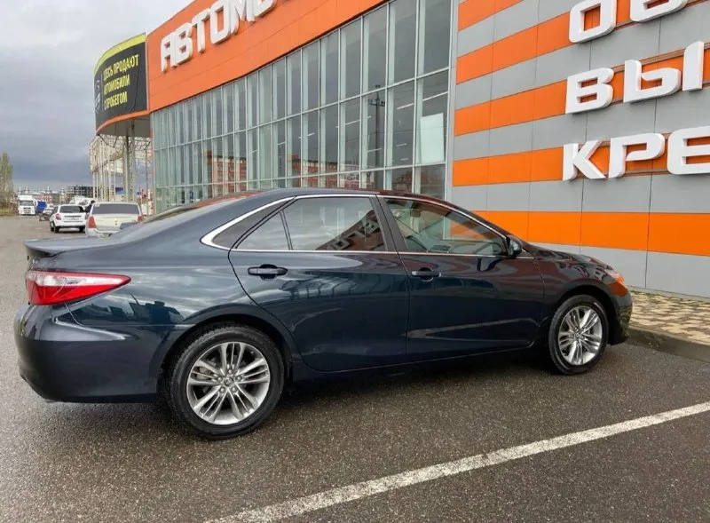 Toyota camry 55 ✅ год выпуска: 2016 ✅ тип двигателя: бензиновый, 2.5 ✅ пробег: 178000 км ✅ коробка передач: автомат + подрулевые лепестки. комплектация: • датчики света • электрорегулировка зеркал • электроподъёмники • кондиционер • сенсорный монитор с bluetooth, usb, aux • круиз-контроль • мультируль • датчики давления шин • электрорегулировка сиденья цена: 1.325000 юридически чист, вопросы по телефону: ☎️+79496735127 ☎️ - фотография - 3