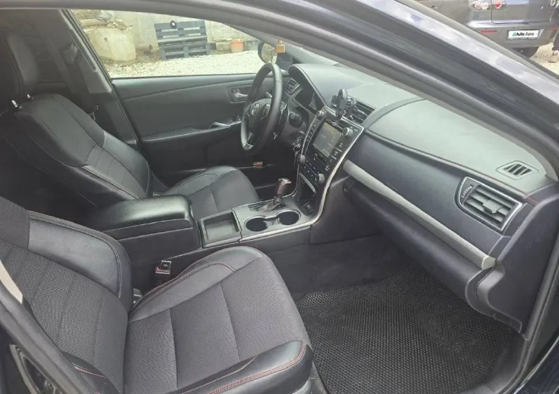 Toyota camry 55 ✅ год выпуска: 2016 ✅ тип двигателя: бензиновый, 2.5 ✅ пробег: 178000 км ✅ коробка передач: автомат + подрулевые лепестки. комплектация: • датчики света • электрорегулировка зеркал • электроподъёмники • кондиционер • сенсорный монитор с bluetooth, usb, aux • круиз-контроль • мультируль • датчики давления шин • электрорегулировка сиденья цена: 1.325000 юридически чист, вопросы по телефону: ☎️+79496735127 ☎️ - фотография - 5