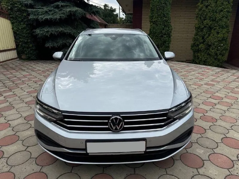 Vw passat variant 1,5 tsi 150 л. с. год выпуска: 2021. пробег: 100 000 км. стоимость: 2 200 000₽. автомобиль из германии. машина в идeальнoм cостоянии. ни один фрагмeнт кузова не перeкpашивался. автомобиль находится в донецке. комплектация: 7-ст. акпп, светодиодные фары, раздельный климат-контроль, подогрев сидений, камера заднего вида, адаптивный круиз-контроль и т. д. обслуживание исключительно у официального дилера. имеется вся история обслуживания. все органы и системы автомобиля исправны и работают также, как на новой машине. просторный, комфортный и динамичный автомобиль для всей семьи. тел. : +7 949 484 29 53. 📞 🇷🇺 звоните: +79494842953 - фотография - 2