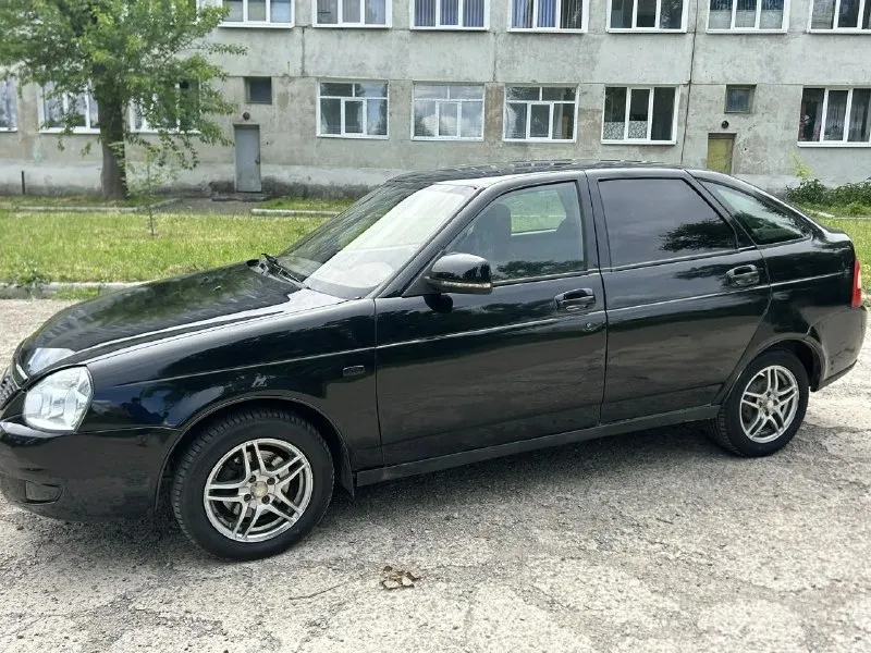 🚘 продам автомобиль ваз приора 21703 ▶️ год выпуска: 2009 г. в. ▶️ объём двигателя: 1.6 л, 126 мотор 16 клапанный поршня с выборкой. ℹ️ описание: автомобиль в очень хорошем состоянии. двигатель и ходовая после ремонта, кпп на отлично. чистый и ухоженный салон! совершенно новая летняя резина, хорошие красивые диски. ✔️ комплектация норма: - есп 2 шт - гур - подогревы зеркал - регулировка зеркал ❗️ автомобиль в дтп не участвовал, все остекление родное! 📸 предоставляю видео обзор автомобиля по требованию! 🏛 юридически автомобиль чист, никаких штрафов и запретов! 💰 цена: 300.000 рублей, торг уместен! 🏢 осмотр: г. амвросиевка. по договору могу приехать к вам. ☎️ телефоны для связи: +79493391770 +79490789890 все соц сети 👆 привязаны к номерам телефона! - фотография - 4