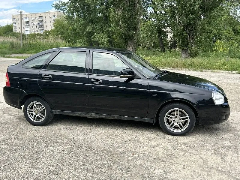 🚘 продам автомобиль ваз приора 21703 ▶️ год выпуска: 2009 г. в. ▶️ объём двигателя: 1.6 л, 126 мотор 16 клапанный поршня с выборкой. ℹ️ описание: автомобиль в очень хорошем состоянии. двигатель и ходовая после ремонта, кпп на отлично. чистый и ухоженный салон! совершенно новая летняя резина, хорошие красивые диски. ✔️ комплектация норма: - есп 2 шт - гур - подогревы зеркал - регулировка зеркал ❗️ автомобиль в дтп не участвовал, все остекление родное! 📸 предоставляю видео обзор автомобиля по требованию! 🏛 юридически автомобиль чист, никаких штрафов и запретов! 💰 цена: 300.000 рублей, торг уместен! 🏢 осмотр: г. амвросиевка. по договору могу приехать к вам. ☎️ телефоны для связи: +79493391770 +79490789890 все соц сети 👆 привязаны к номерам телефона! - фотография - 7