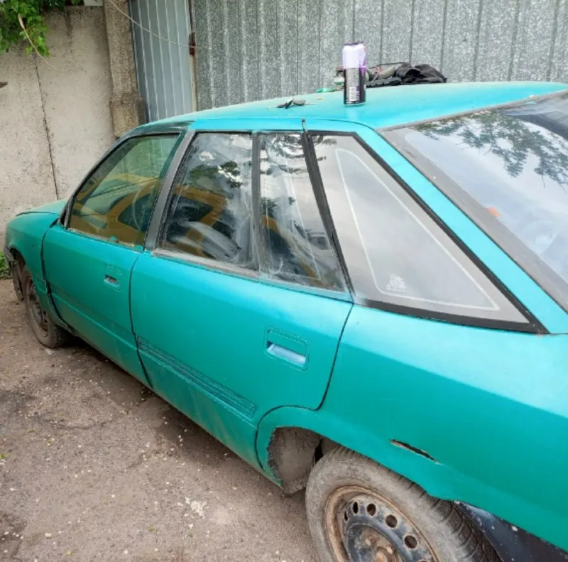 Daewoo espero 2.0 мт, 1997, 375 832 км горловка. продам daewoo espero, 1997 г. газ/бензин ( пропан) вписан. не на ходу (своим ходом не уедет + подразобрана (карты, пластик и тд, но все в наличии). чтобы завести и проверить нужен аккумулятор и быстрый старт. чтобы поехала необходима замена бензомагистрали. у машины некоторые двери гнилые (по фото видно, начинали варить и забили). по днищу целая. комплект для сбора весь есть, и даже дополнительные материалы - все отдаю. сиденья с иномарки, стеклоподъёмники во всех дверях (но их все нужно подключать), гур, коробка 5-ти ступка. поменян шрус (еще дополнительно новый в багажнике, +2 комплекта стекл в двери, много чего по мелочи). вин целый. фары/ зеркала/ весь пластик салона, дверные карты - все есть еще и с приданным. объём 2 л. резина зима - норм. выхлоп новый. бралась на "соберу", но руки так и не дошли. есть другой автомобиль. по частям не продаю, только всем этим скопом. учет рф. 38 000 руб. на отдачу. +7 918 544-80-9 📞 звоните: +7(949)4371845 - фотография - 3