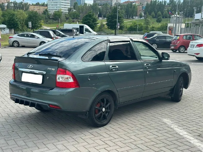 Продам ваз priora 2008 года ✅ я хозяин автомобиля ✅авто в очень хорошем состоянии, ✅дно, пороги, стаканы, лонжероны, все целое, внешне выглядит так как на фото, ✅по технике все чётко, двигатель работает отлично, не дымит не троит, масло не ест, едет бодро. ✅по электрике все работает, эур, 2 эсп, сигнализация, центральный замок, хорошая музыка, салон приятный ухоженный! ✅по документам все чисто, штрафов запретов нет, на учет встанет без проблем! ✅комплект зимней резины! ✅цена 370 тыс. ✅вопросы по телефону +79494034199 осмотр донецк/макеевка 📞 звоните: +7(949)4034199 - фотография - 4