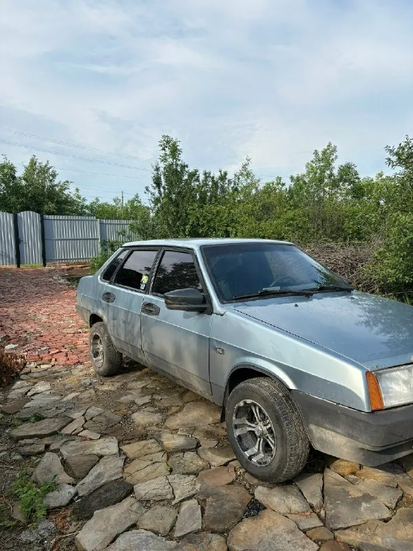 Продам боевую легенду, на ходу каждый день цена: 190.000₽, торг реальному покупателю город: донецк марка / модель: ваз 21099 (экспортная) карбюратор год выпуска: 2002 двигатель : 1.5 8 клоп тип кпп: механика 5-ти ступка владельцев в птс: будете третьим срок владения: 2 года описание: ходовая, двигатель в хорошем состоянии, элементы коррозии кузова на фото видно. на газу, газ вписан. эл. стеклоподьемники из плюшек:чехлы, ево коврики, диски, стоит неплохая музыка, зашумлена в круг контактный телефон: +79496732684 (не всегда могу отвечать, поэтому лучше писать в тг или вк) телеграмм: @drvv15 вк: 📞 звоните: +7(949)6732684 - фотография - 3