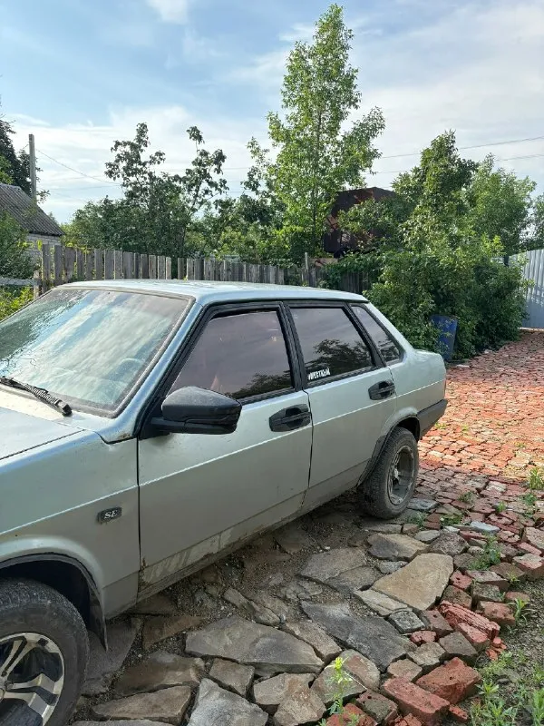 Продам боевую легенду, на ходу каждый день цена: 190.000₽, торг реальному покупателю город: донецк марка / модель: ваз 21099 (экспортная) карбюратор год выпуска: 2002 двигатель : 1.5 8 клоп тип кпп: механика 5-ти ступка владельцев в птс: будете третьим срок владения: 2 года описание: ходовая, двигатель в хорошем состоянии, элементы коррозии кузова на фото видно. на газу, газ вписан. эл. стеклоподьемники из плюшек:чехлы, ево коврики, диски, стоит неплохая музыка, зашумлена в круг контактный телефон: +79496732684 (не всегда могу отвечать, поэтому лучше писать в тг или вк) телеграмм: @drvv15 вк: 📞 звоните: +7(949)6732684 - фотография - 4