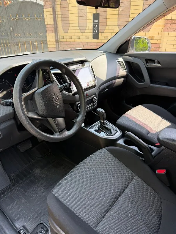 Hyundai creta 2016 - 2017 года. пробег 86000 км, родной не смотан. двигатель 1.6, коробка автомат. 2 собственника за всё время эксплуатации без дтп в родном окрасе. готов на любые проверки. стёкла все завод включая лобовое. , камера заднего вида, хорошая магнитола. резина лето новая, не прошла и двух тысяч км. авто обслуживалось по регламенту, все жидкости заменены включая масла и фильтра. автотека зеленая. цена: 1 мл 700 тысяч рублей +7. 📞 звоните: +7(949)5205972 - фотография - 10