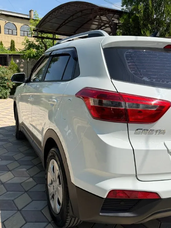Hyundai creta 2016 - 2017 года. пробег 86000 км, родной не смотан. двигатель 1.6, коробка автомат. 2 собственника за всё время эксплуатации без дтп в родном окрасе. готов на любые проверки. стёкла все завод включая лобовое. , камера заднего вида, хорошая магнитола. резина лето новая, не прошла и двух тысяч км. авто обслуживалось по регламенту, все жидкости заменены включая масла и фильтра. автотека зеленая. цена: 1 мл 700 тысяч рублей +7. 📞 звоните: +7(949)5205972 - фотография - 6