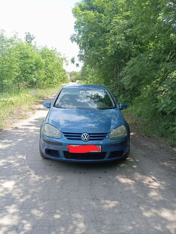 🚘 марка и модель: 5 📏 пробег: 266 тыс. 📆 год: 2004 📝 кпп: ⚙️ описание: продам golf 5. мотор 1.6. механика. собственник. на ходу в хорошем состоянии. едит тихо, ничего не стучит, не гремит. климат, музыка, 2 ключа, аккум новый. резина отличная + зимняя на отдельных штампах. 💰 цена: 490т. торг 🌍 город: 📞 телефон: +79495200915 - фотография - 1