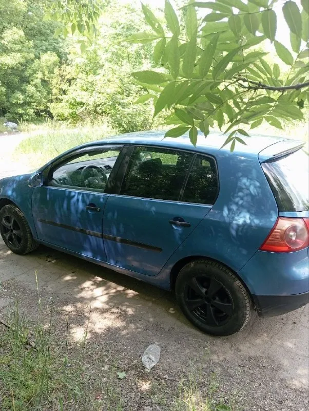 🚘 марка и модель: 5 📏 пробег: 266 тыс. 📆 год: 2004 📝 кпп: ⚙️ описание: продам golf 5. мотор 1.6. механика. собственник. на ходу в хорошем состоянии. едит тихо, ничего не стучит, не гремит. климат, музыка, 2 ключа, аккум новый. резина отличная + зимняя на отдельных штампах. 💰 цена: 490т. торг 🌍 город: 📞 телефон: +79495200915 - фотография - 4