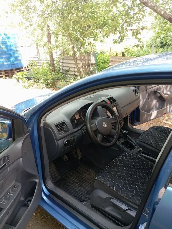 🚘 марка и модель: 5 📏 пробег: 266 тыс. 📆 год: 2004 📝 кпп: ⚙️ описание: продам golf 5. мотор 1.6. механика. собственник. на ходу в хорошем состоянии. едит тихо, ничего не стучит, не гремит. климат, музыка, 2 ключа, аккум новый. резина отличная + зимняя на отдельных штампах. 💰 цена: 490т. торг 🌍 город: 📞 телефон: +79495200915 - фотография - 5