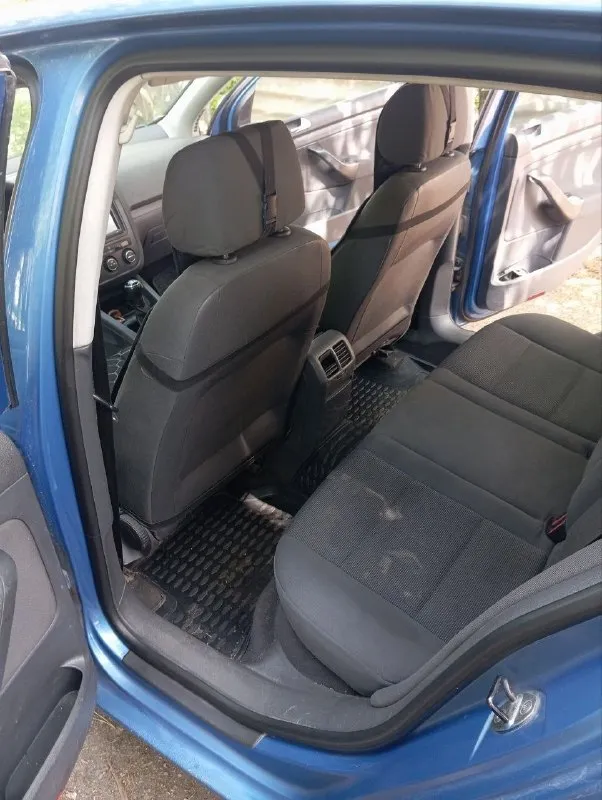 🚘 марка и модель: 5 📏 пробег: 266 тыс. 📆 год: 2004 📝 кпп: ⚙️ описание: продам golf 5. мотор 1.6. механика. собственник. на ходу в хорошем состоянии. едит тихо, ничего не стучит, не гремит. климат, музыка, 2 ключа, аккум новый. резина отличная + зимняя на отдельных штампах. 💰 цена: 490т. торг 🌍 город: 📞 телефон: +79495200915 - фотография - 6
