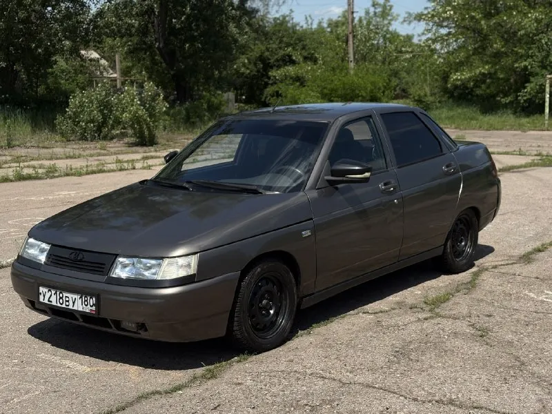 Продам свой ваз 2110 в красивом цвете кориандр 2006г. двигатель 1.6 шеснарь 124мотор очень бодрый, коробка на отлично! заменены все расходники включая грм. состояние кузова хорошее, дно стаканы и тд все целое, есть небольшие моменты по лкп. стоит евроторпеда работает каждая кнопка все светится и включается, салон не затертый - чистый. авто на новой японской зимней резине r14. в машине установлен автозвук + шумоизоляция стоимостью больше 100к руб. с продажей не спешу. переоформление в мрэо цена 290 000₽ торг реальному покупателю, город горловка +79493658942 📞 🇷🇺 звоните: +79493658942 - фотография - 2