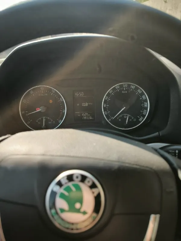 Продается skoda а5 2012 года пробег 178 тыс. двигатель 1.4 tsi. осмотр донецк - макеевка состояние сел поехал. телефон для связи +7949-340-23-27 850 тыс + торг никто не отменял. 📞 звоните: +7(949)3402327 - фотография - 9