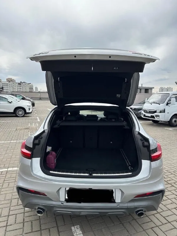 Продам bmw x4 g02 30i год выпуска: конец 2018 года двигатель: 2.0 бензин (252 л. с) пробег 106 000 км чистый европеец автомобиль в хорошем состоянии полностью обслужен масло в двигателе каждые 6-7 тыс ( только оригинал) заменено масло в коробке, фильтр, раздатке и редукторах на 85 тыс промыты радиаторы охлаждения заменен антифриз заменены свечи зажигания заменены пыльники передних амортизаторов тормозные колодки в круг два комплекта резины: зима на оригинальных дисках r19, лето r20 два комплекта ковриков коврик в багажник хорошая комплектация: бесключевой доступ, камера 360, carplay, дистроник, панорама, адаптивный круиз контроль, удержание в полосе, 3-х зонный климат двойной заводской окрас из подкрасов ( крашен низ багажника, задний бампер) без дтп есть небольшие сколы, не критичные на них уступлю вложений никаких не требует сел и поехал новый владелец останется доволен проверка на любом сто за ваш счет территориально нахожусь макеевка червоногвардейский р-н цена 4.5м 📞 звоните: +7(949)8556036 - фотография - 5