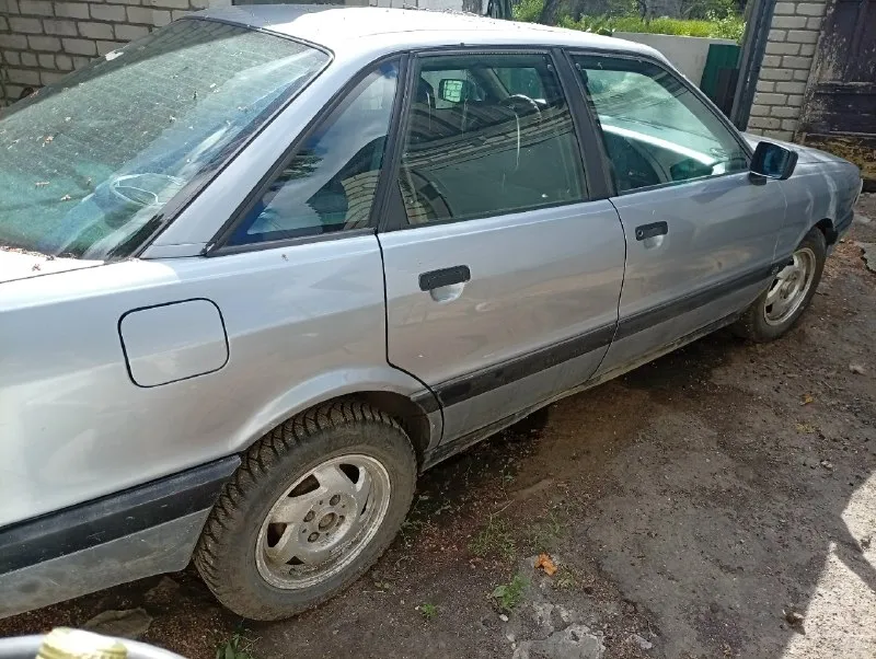 Цена 150.000₽ торг! продам, audi 80 с переоформлением! живая бочка, кузов оцинкованный. мотор: 1.8 инжектор с завода. коробка 5 ступка, работает как нужно без хрусто! по технике всё отлично. запускается с пол оборота. салон, синий велюр. -стоит с зимы, резина хорошая, летней нет. под перекрас крышка багажника. под замену тросики ручек на пер. двери. по ходовой, под замену пер. стойки. телефон: +79495364271. город: харцызск. 📞 звоните: +7(949)5364271 - фотография - 1
