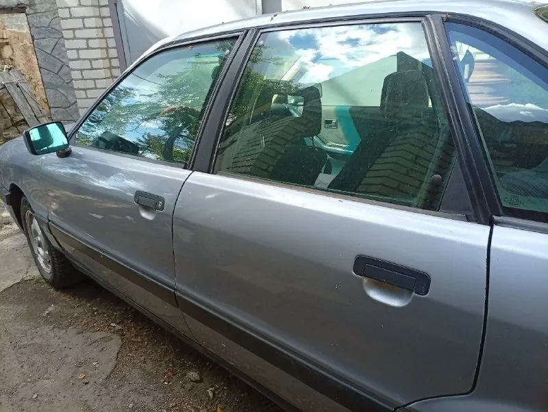 Цена 150.000₽ торг! продам, audi 80 с переоформлением! живая бочка, кузов оцинкованный. мотор: 1.8 инжектор с завода. коробка 5 ступка, работает как нужно без хрусто! по технике всё отлично. запускается с пол оборота. салон, синий велюр. -стоит с зимы, резина хорошая, летней нет. под перекрас крышка багажника. под замену тросики ручек на пер. двери. по ходовой, под замену пер. стойки. телефон: +79495364271. город: харцызск. 📞 звоните: +7(949)5364271 - фотография - 2