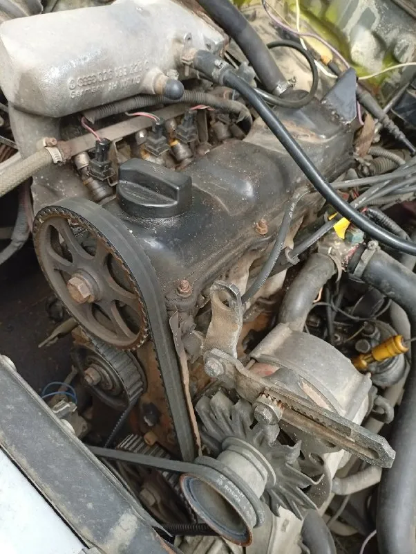 Цена 150.000₽ торг! продам, audi 80 с переоформлением! живая бочка, кузов оцинкованный. мотор: 1.8 инжектор с завода. коробка 5 ступка, работает как нужно без хрусто! по технике всё отлично. запускается с пол оборота. салон, синий велюр. -стоит с зимы, резина хорошая, летней нет. под перекрас крышка багажника. под замену тросики ручек на пер. двери. по ходовой, под замену пер. стойки. телефон: +79495364271. город: харцызск. 📞 звоните: +7(949)5364271 - фотография - 3