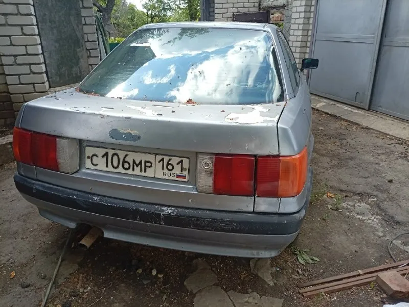Цена 150.000₽ торг! продам, audi 80 с переоформлением! живая бочка, кузов оцинкованный. мотор: 1.8 инжектор с завода. коробка 5 ступка, работает как нужно без хрусто! по технике всё отлично. запускается с пол оборота. салон, синий велюр. -стоит с зимы, резина хорошая, летней нет. под перекрас крышка багажника. под замену тросики ручек на пер. двери. по ходовой, под замену пер. стойки. телефон: +79495364271. город: харцызск. 📞 звоните: +7(949)5364271 - фотография - 4