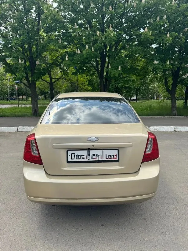 🚘 Шевроле лачети (клан)
📌 2007 Года выпуска
⚙️ Мотор: 1.6 (109л. С. ) механика
✔️ Пробег по спидометру :203050 стоит новый не контрактный двигатель, был заменен на пробеге 198000 (старый двигатель есть в наличии, отдам вместе с машиной)
Летняя резина хорошая
Зимняя новая комплект вместе с машиной прилагается

Заменено :диск сцепления в сборе
Двигатель с ремнем, роликом и помпой
Диски вкуруг с колодками, ремкомплектом супортов,
Термостат,
Ступичные подшипники,
Задние пружины, стойки стабилизатора удален катализатор, новая магистраль по выхлопу
Перевариные пороги, у машины вторичный окрас, бъет 200 по прибору
Заменен радиатор
Бенозонасос с сеткой
Масло в коробке поменял
Антифриз поменял
И много ещё по мелочи поменял, все расскажу
Запчасти отдам вместе с машиной (имеется термостат, пружины, тросы колодки на ручник вместе с пружинами,
Старая магнитола с рамкой, двигатель при желании, помогу с погрузкой)
Цена :550.000 рублей
Тех. Осмотр прошел
Птс дубликат
Осмотр :донецк, пролетарский
+79493760437 - фотография - 2